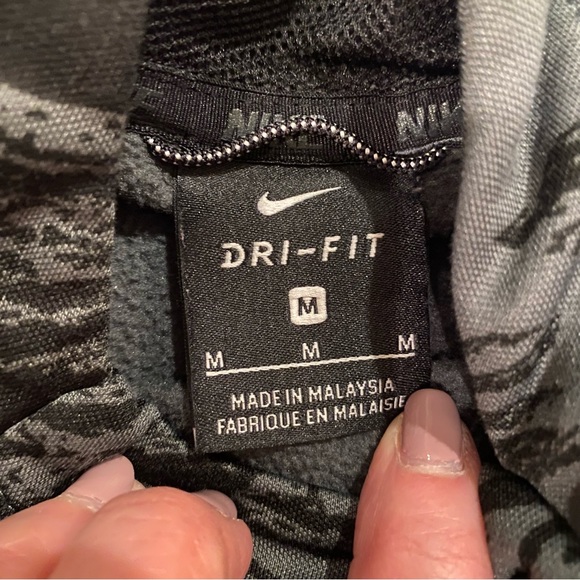 Nike Dri fit hoodie size M - Picture 3 of 4